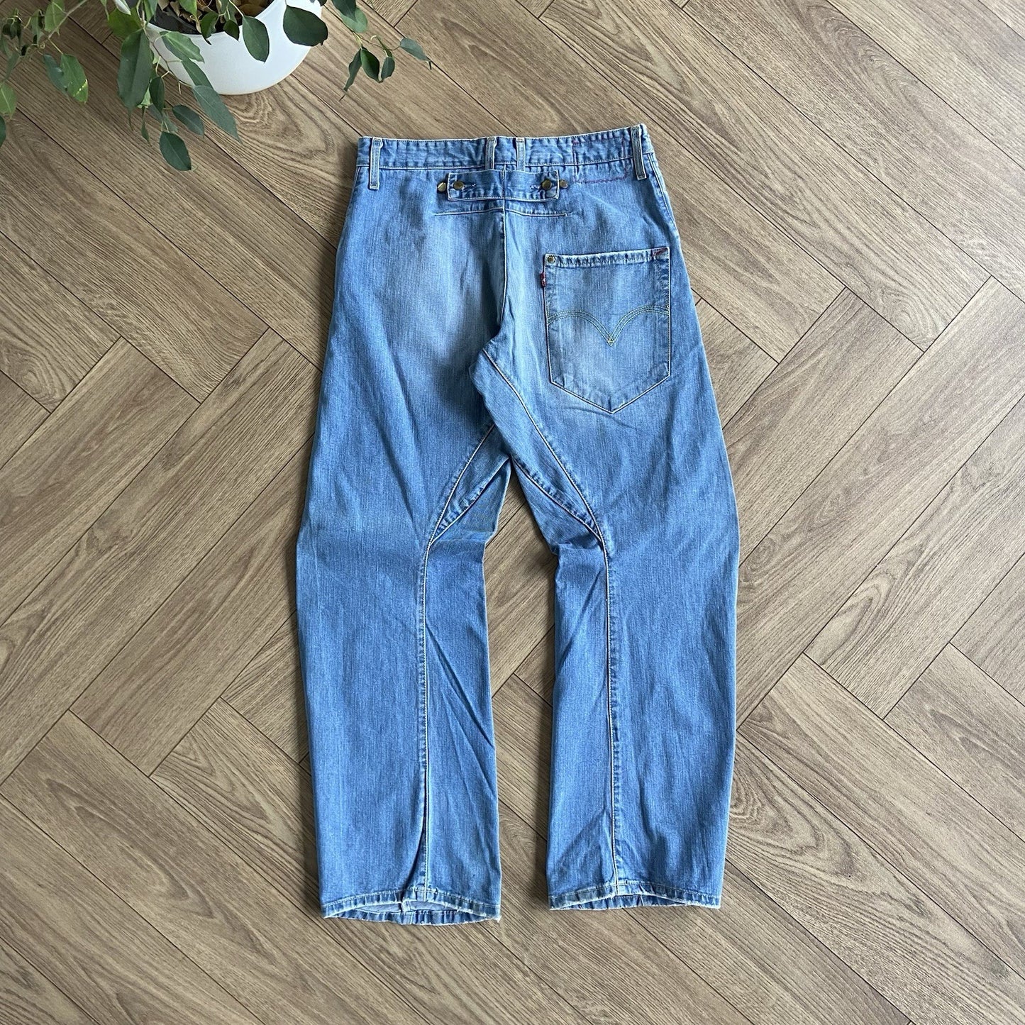 Vintage Levi’s Engineered Blue Jeans W32 L33 Y2K Twisted Relaxed Buckle Back