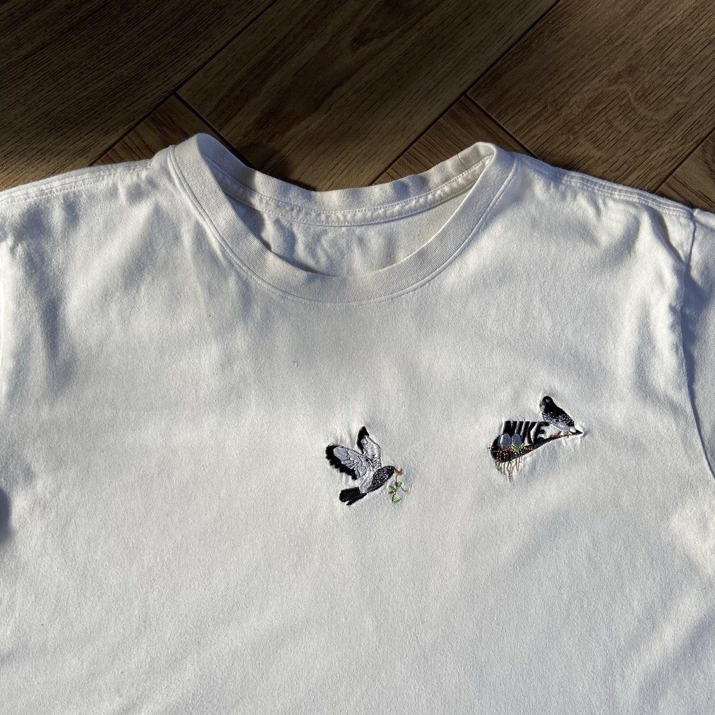 Vintage Nike Customised T Shirt Size XL White Y2K Embroidered Swoosh Bird Nest