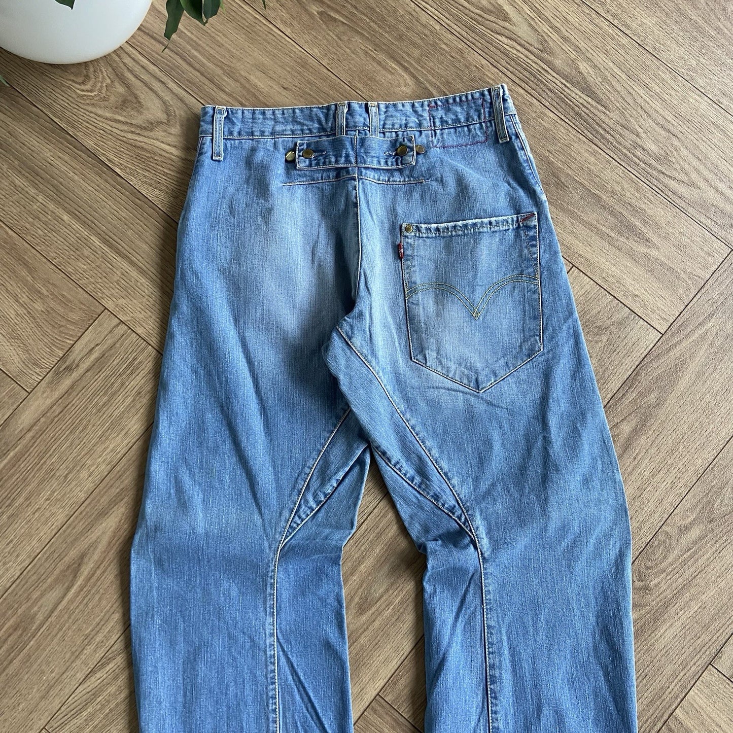Vintage Levi’s Engineered Blue Jeans W32 L33 Y2K Twisted Relaxed Buckle Back