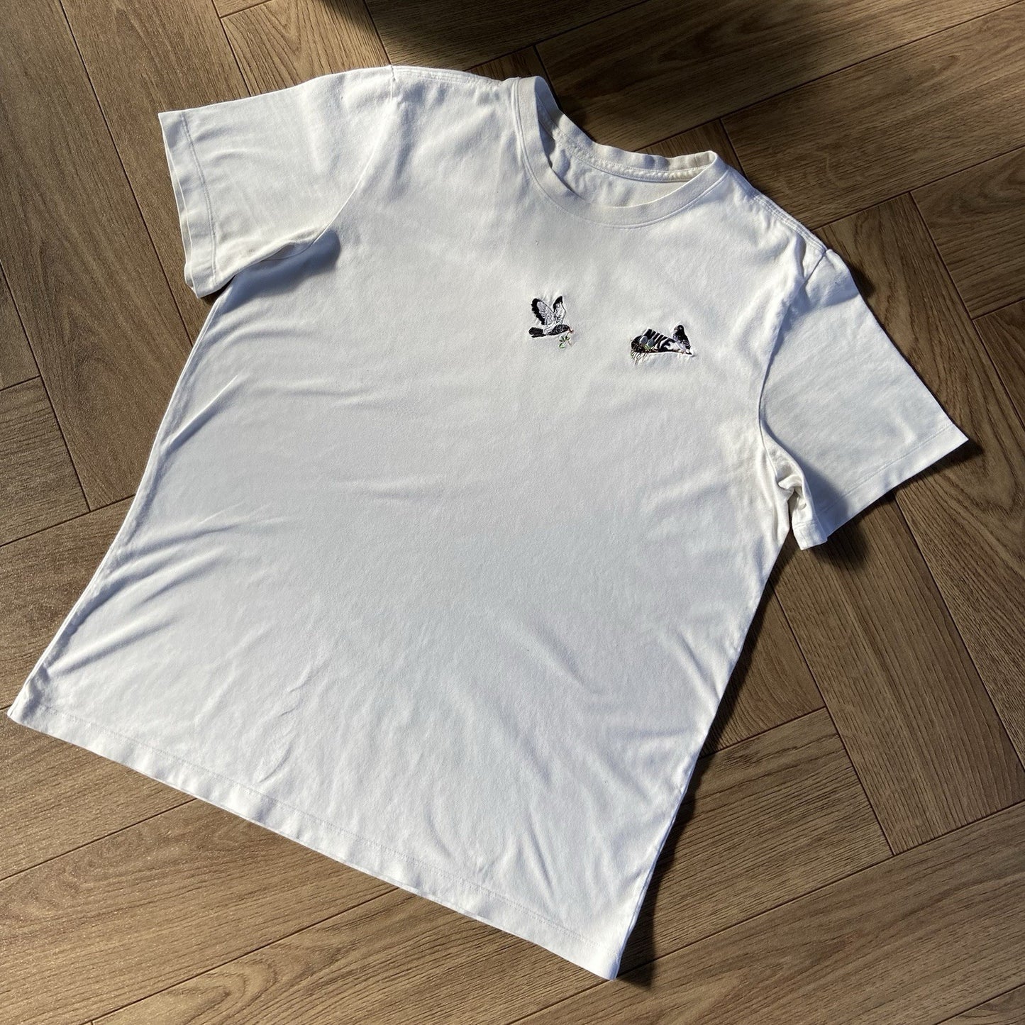 Vintage Nike Customised T Shirt Size XL White Y2K Embroidered Swoosh Bird Nest