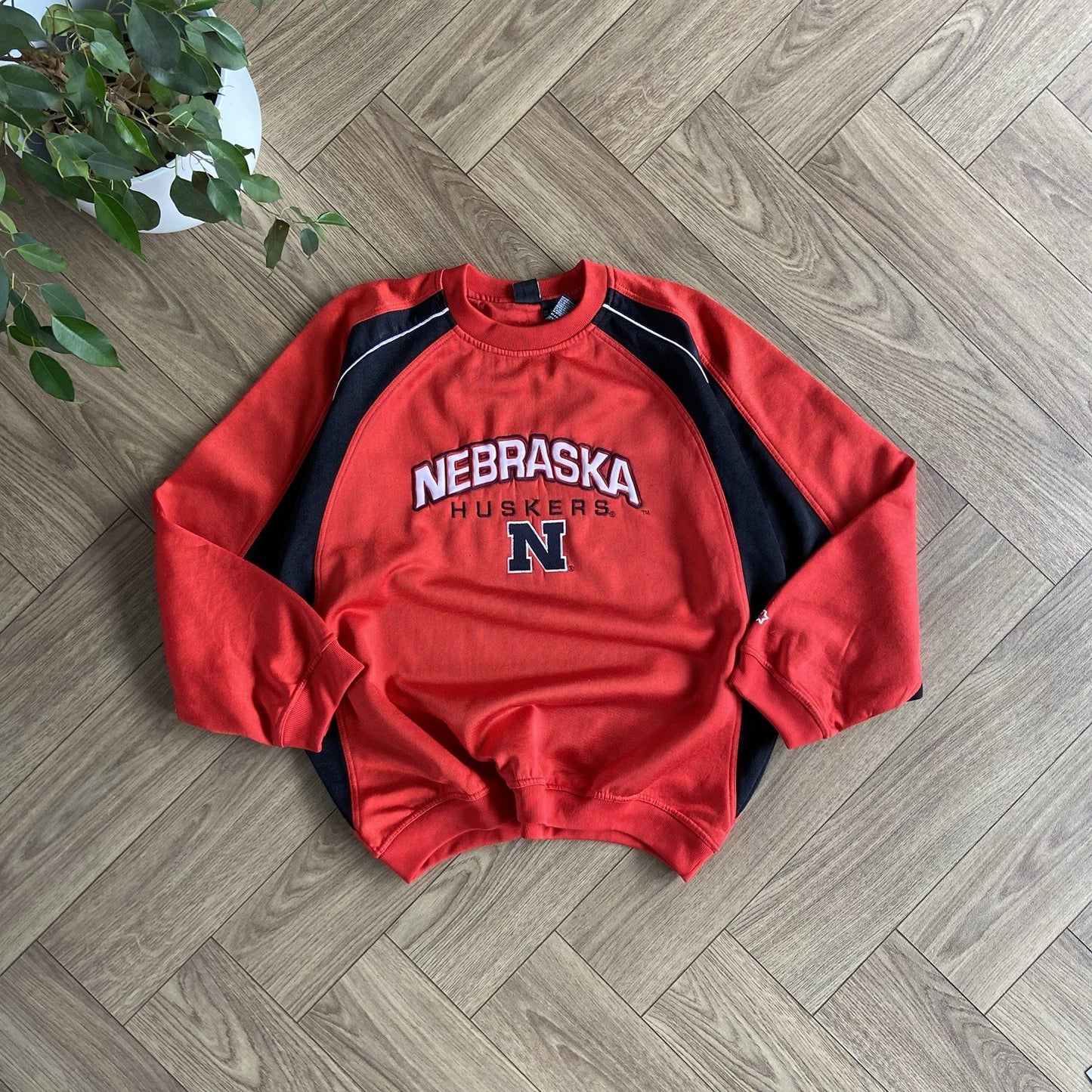 Vintage Nebraska Huskers NFL Sweatshirt Size XL Y2K Red Black Embroidered