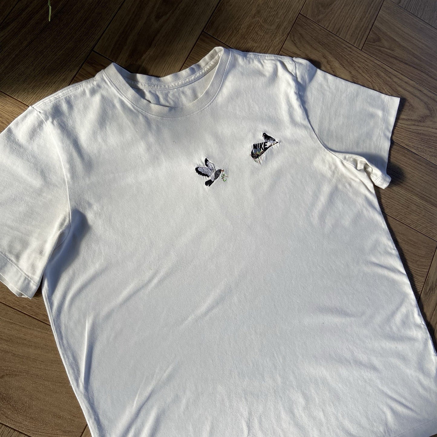 Vintage Nike Customised T Shirt Size XL White Y2K Embroidered Swoosh Bird Nest