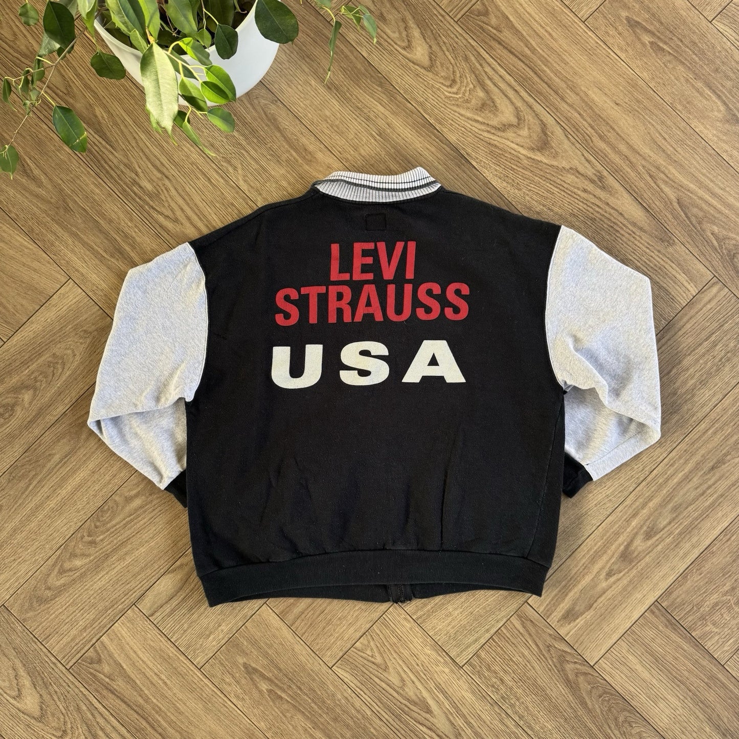 Vintage Levi’s Zip Collared Sweatshirt 90s Size L Black Grey Graphic Print