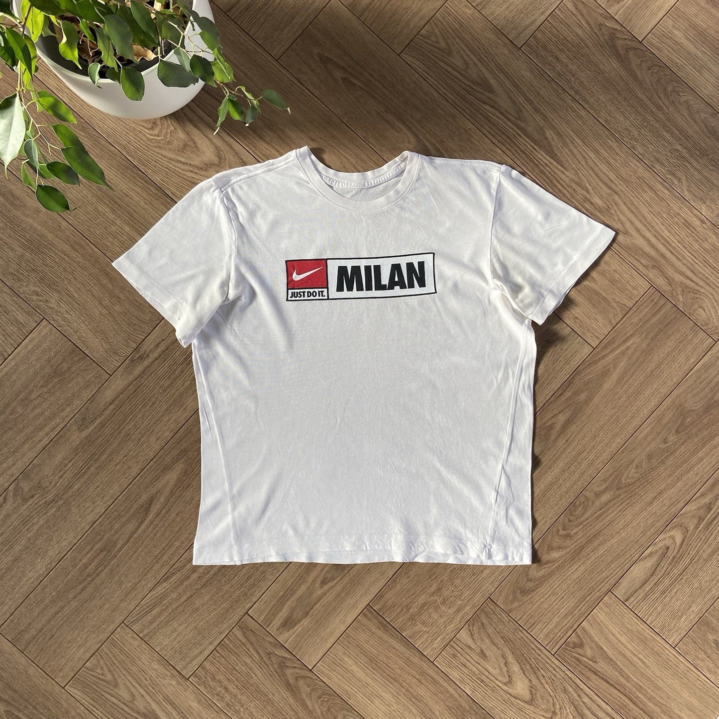 Vintage White Nike T Shirt Y2K Size M Milan Graphic Print