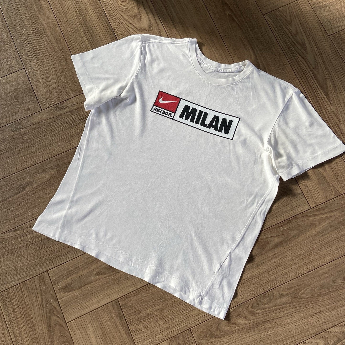 Vintage White Nike T Shirt Y2K Size M Milan Graphic Print